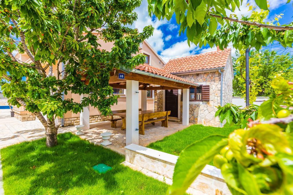 Villa Tina With Swimming Pool, Tennis Court, Games Room, Sauna, Gym, Bbq Policnik Exterior foto