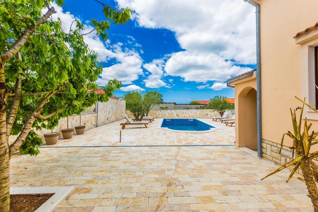 Villa Tina With Swimming Pool, Tennis Court, Games Room, Sauna, Gym, Bbq Policnik Exterior foto