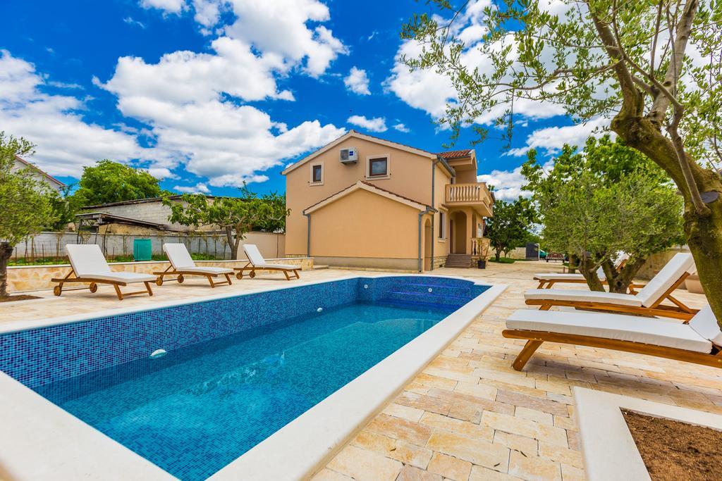 Villa Tina With Swimming Pool, Tennis Court, Games Room, Sauna, Gym, Bbq Policnik Exterior foto