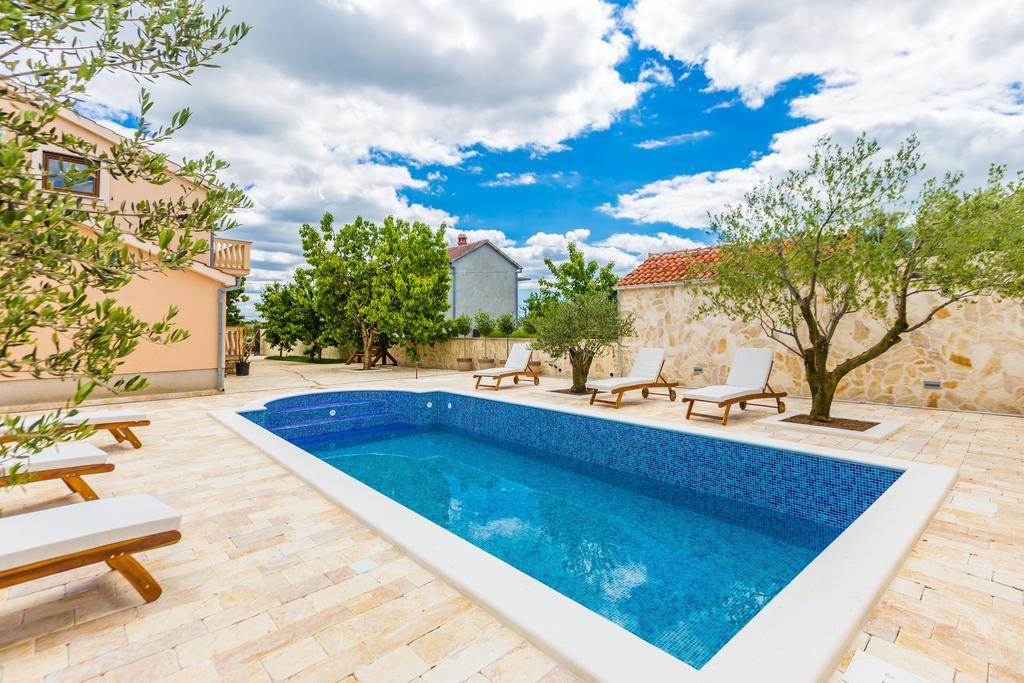 Villa Tina With Swimming Pool, Tennis Court, Games Room, Sauna, Gym, Bbq Policnik Exterior foto
