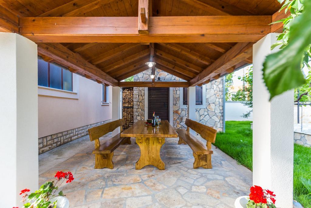 Villa Tina With Swimming Pool, Tennis Court, Games Room, Sauna, Gym, Bbq Policnik Exterior foto