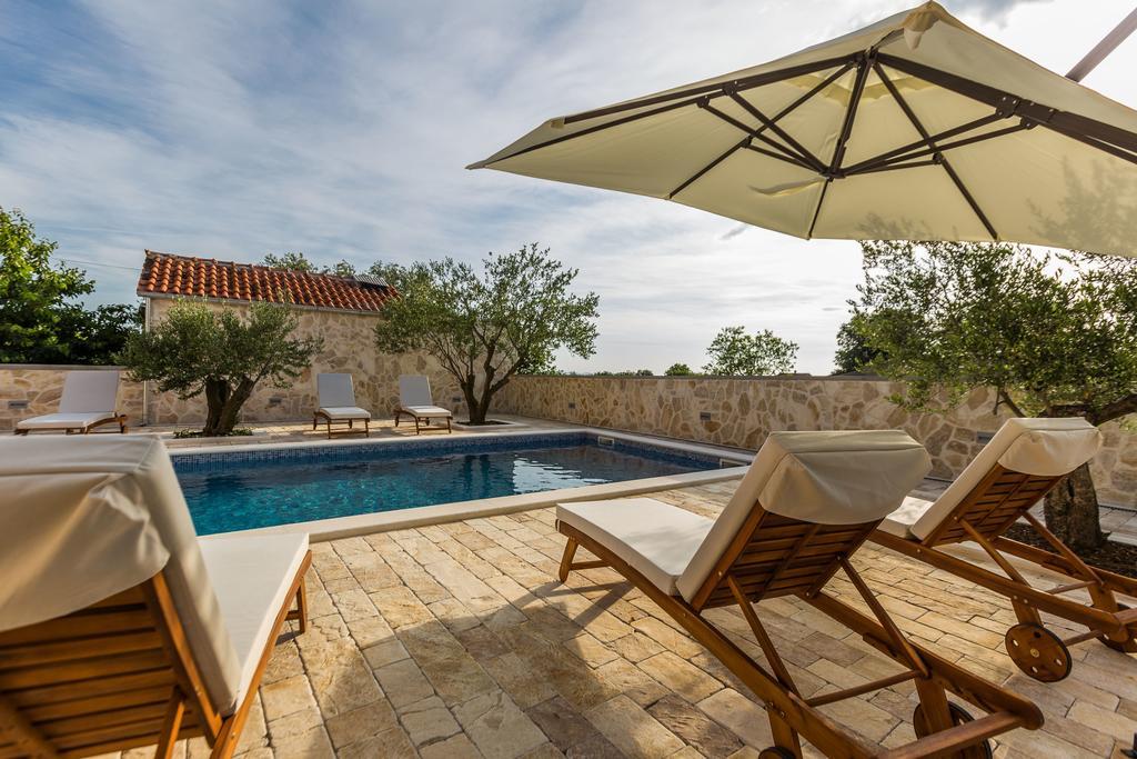 Villa Tina With Swimming Pool, Tennis Court, Games Room, Sauna, Gym, Bbq Policnik Exterior foto